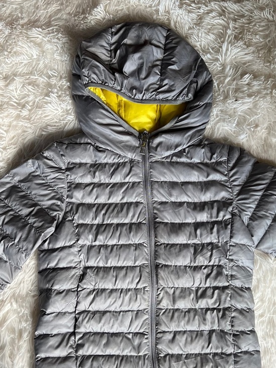 Uniqlo Kids Bubble Jacket in Gray and Yellow - Picture 1 of 3